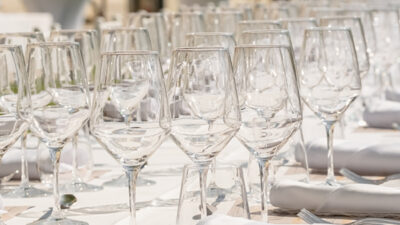 How Many Glasses, Plates & Flatware to Rent for Your Event
